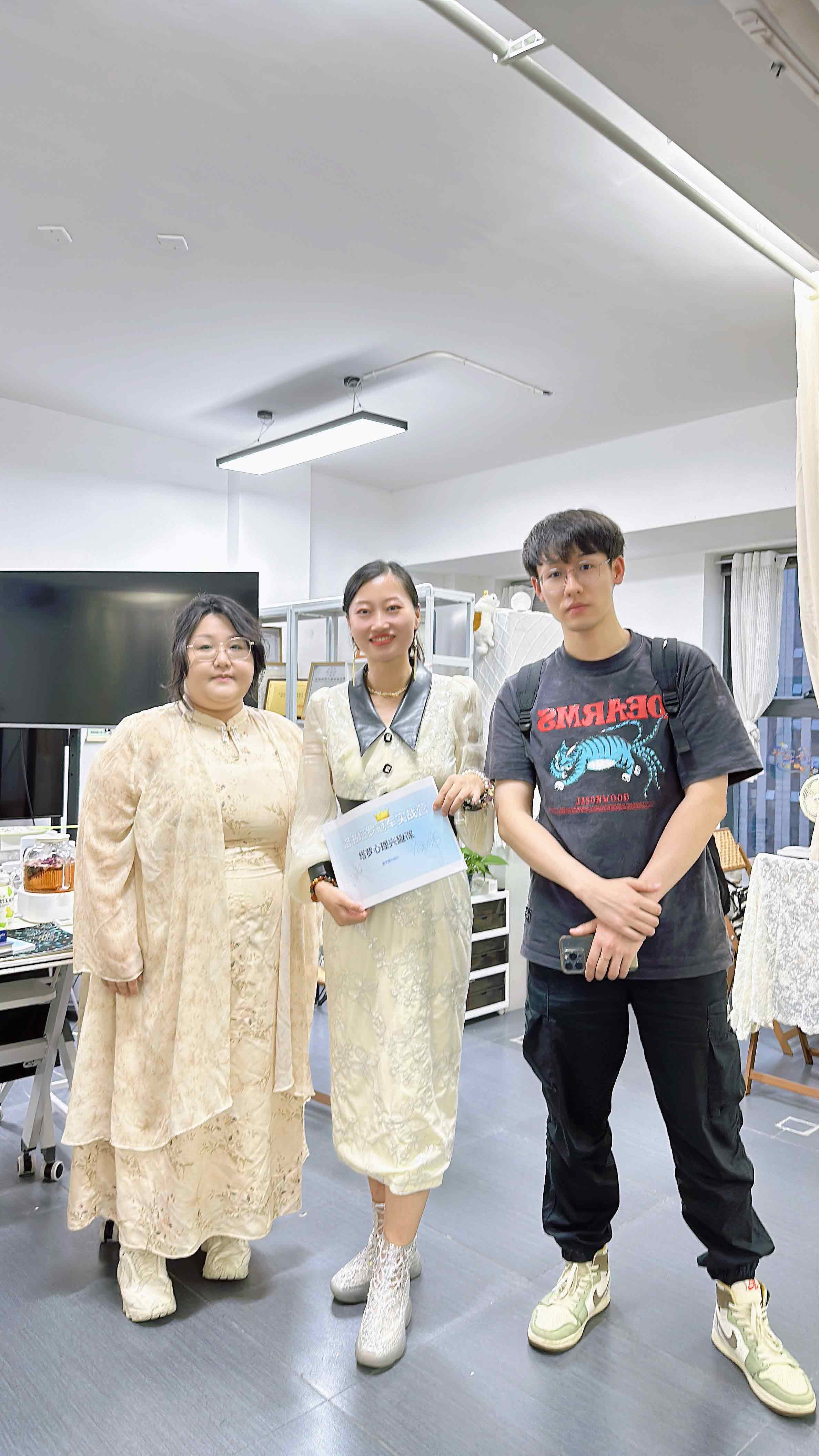 2025年6月洛书与线下学员合影